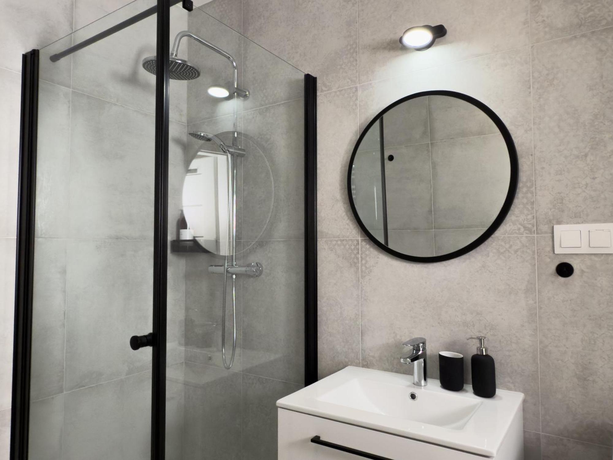 Urban Global, 12th Floor No 23a, Free Garage, Self Check-in, No Deposit Apartment